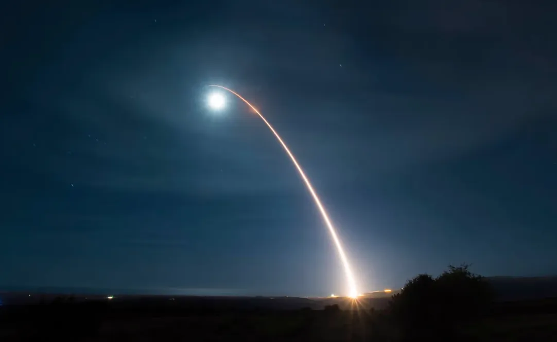 O míssil tem alcance de cerca de 10 mil quilômetros 