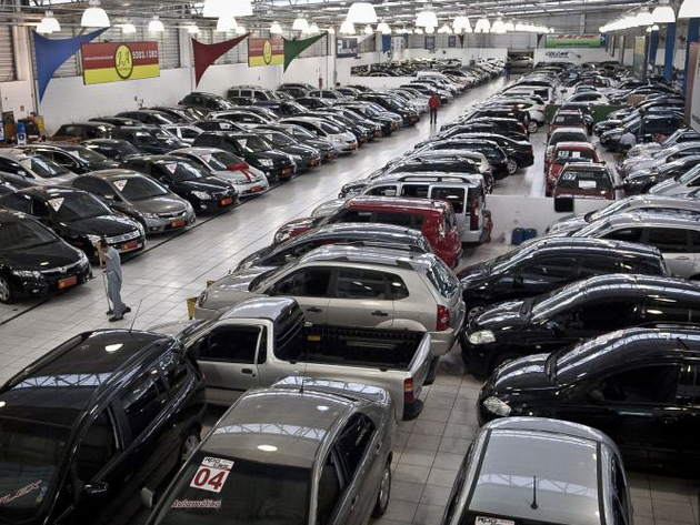 Para cada automóvel zero vendido este ano, foram comercializados 6,8 usados, a maior proporção desde 2004. Marcelo Camargo/EBC