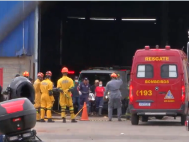 Desabamento deixa feridos em Itapecerica da Serra/SP, segundo bombeiros Foto: Band