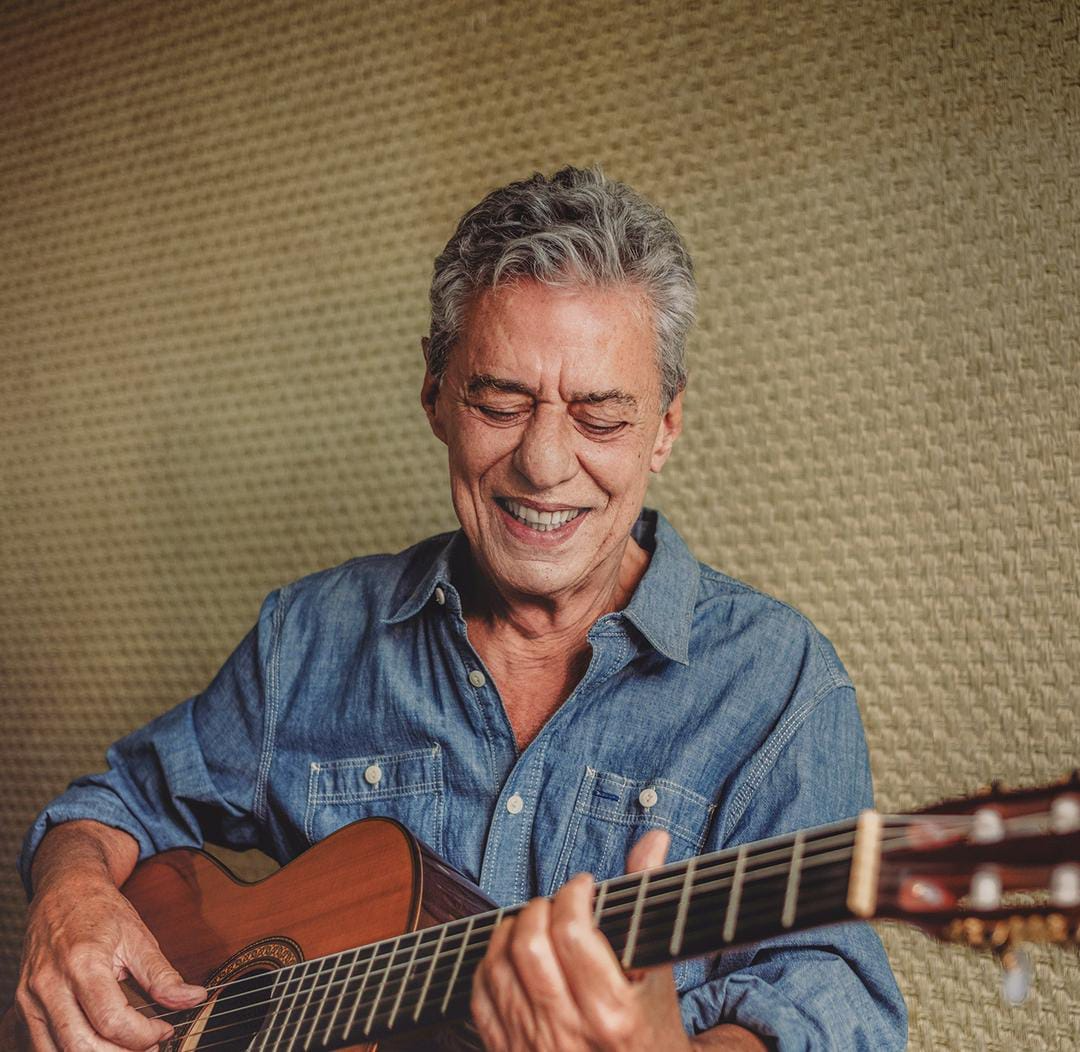 Chico Buarque testa positivo para Covid e suspende shows em Salvador Redes Sociais