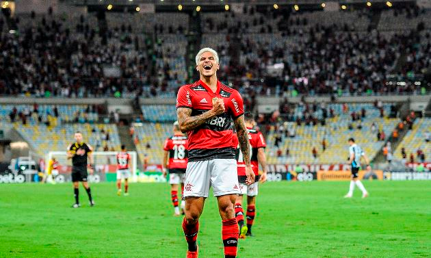 Com dois de Pedro, Flamengo derrota o Grêmio e avança na Copa do Brasil