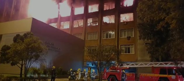 Incêndio no prédio da Secretaria de Segurança Pública do Rio Grande do Sul Foto: Reprodução/BandNews FM em Porto Alegre 