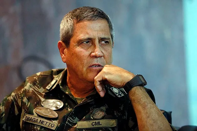Para Reinaldo Azevedo, o ministro Braga Netto teria cometido atentado contra os poderes da República