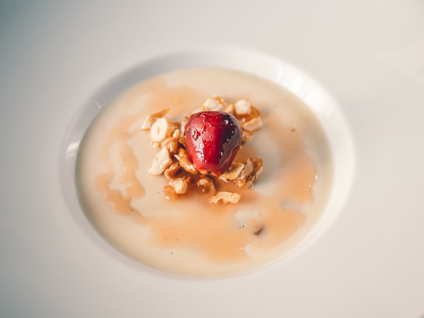 Doce de Cajuzinho, Panna Cotta de Baunilha do Cerrado e Praline de Castanha de Caju