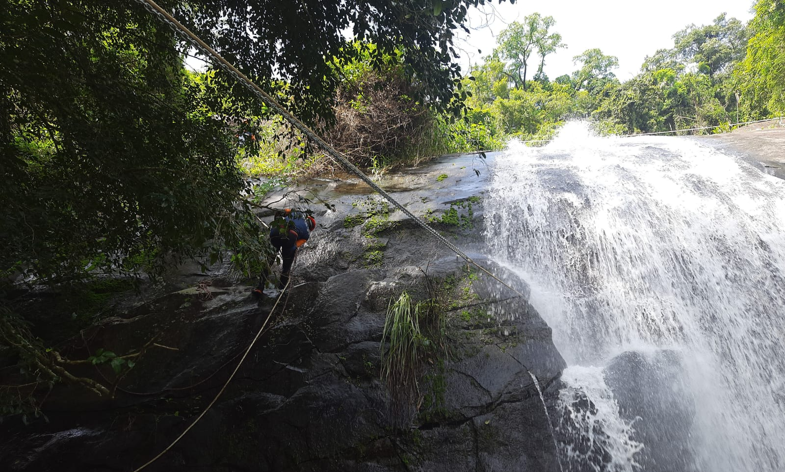 Defesa civil inicia intervenções na Cachoeira dos Três tombos em Ilhabela Divulgação/ Defesa Civil