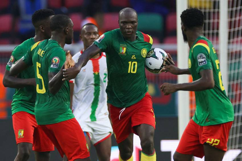 Aboubakar marcou os dois gols de Camarões Twitter/Camarões