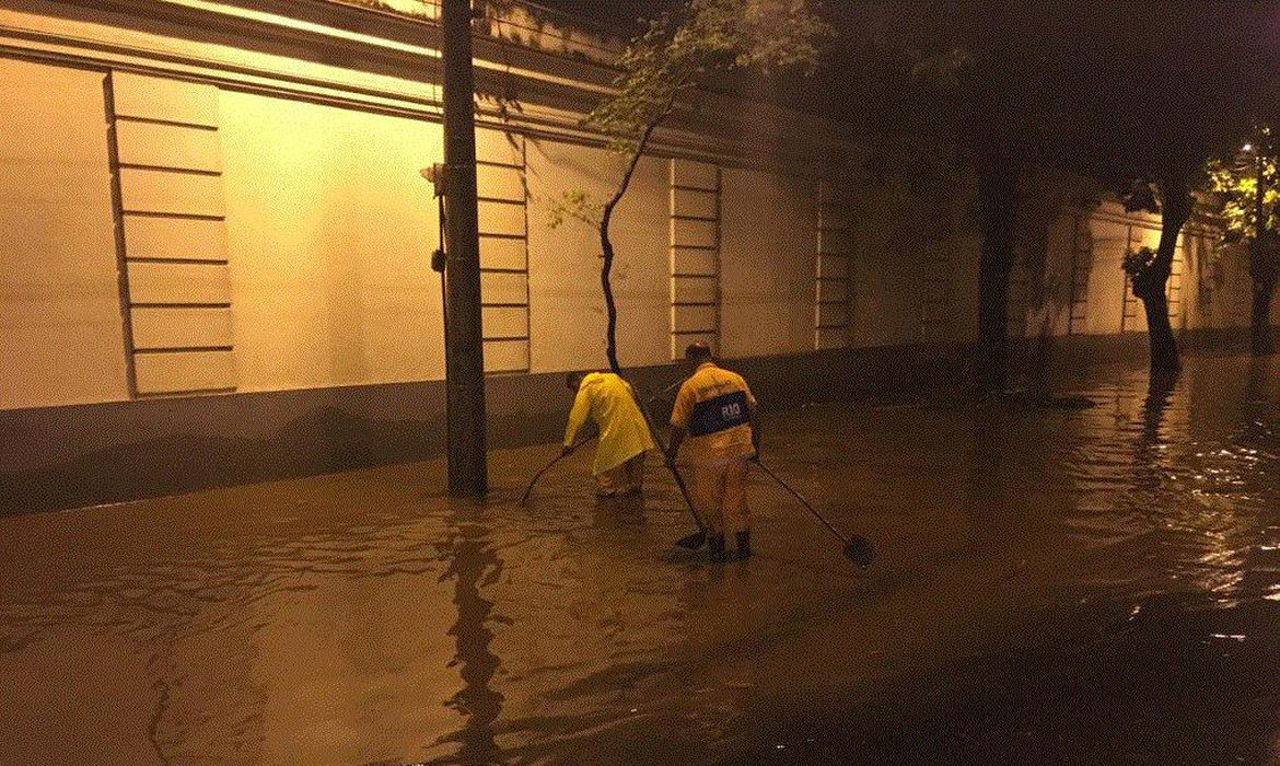 Fortes chuvas atingem o estado do Rio de Janeiro Centro de operação da prefeitura do RJ/ Agência Brasil