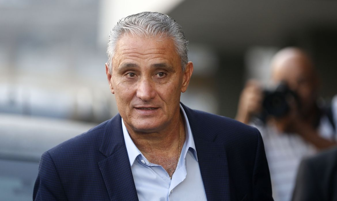 Tite se esquivou quando perguntado sobre a escalação para a estreia no Mundial Foto: Agência Brasil