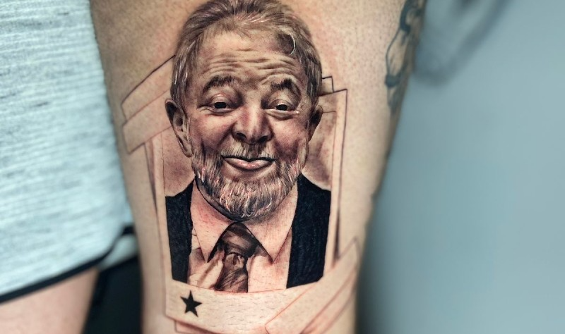 Homem tatua foto de Lula após vitória nas eleições: 'Foi uma promessa' Reprodução/Instagram/Pedro William