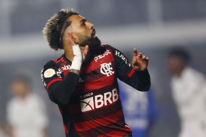 Gabigol entra e marca, e Flamengo supera Santos na Vila