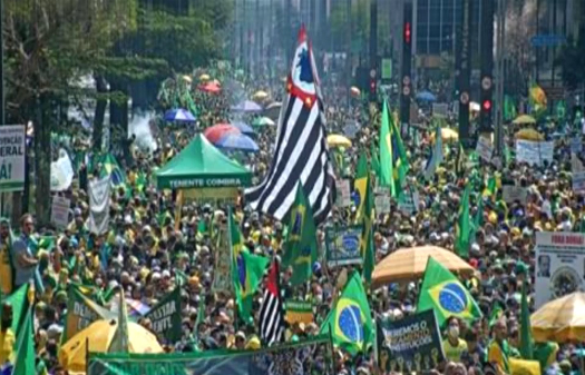 Protestos na Avenida Paulista, em São Paulo Foto: Reprodução