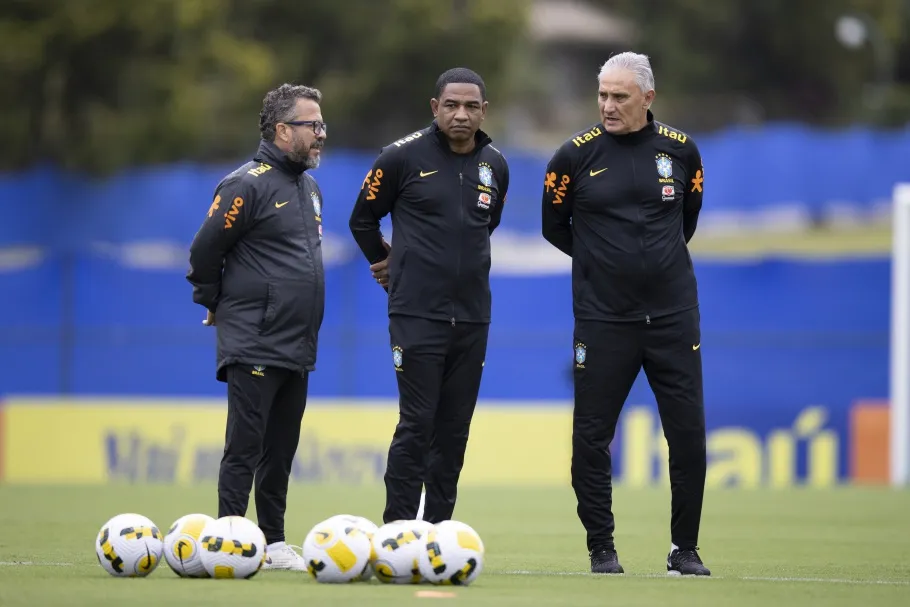 Fábio Mahseredjian, César Sampaio e Tite durante treinamento da seleção brasileira
