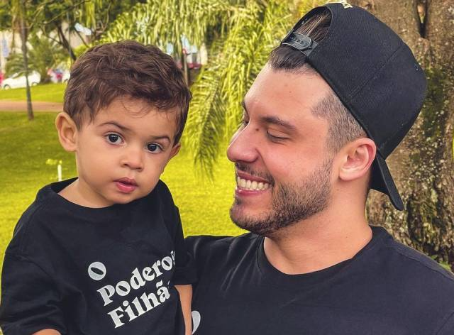 Léo com o pai, o cantor Murilo Huff Reprodução/Instagram