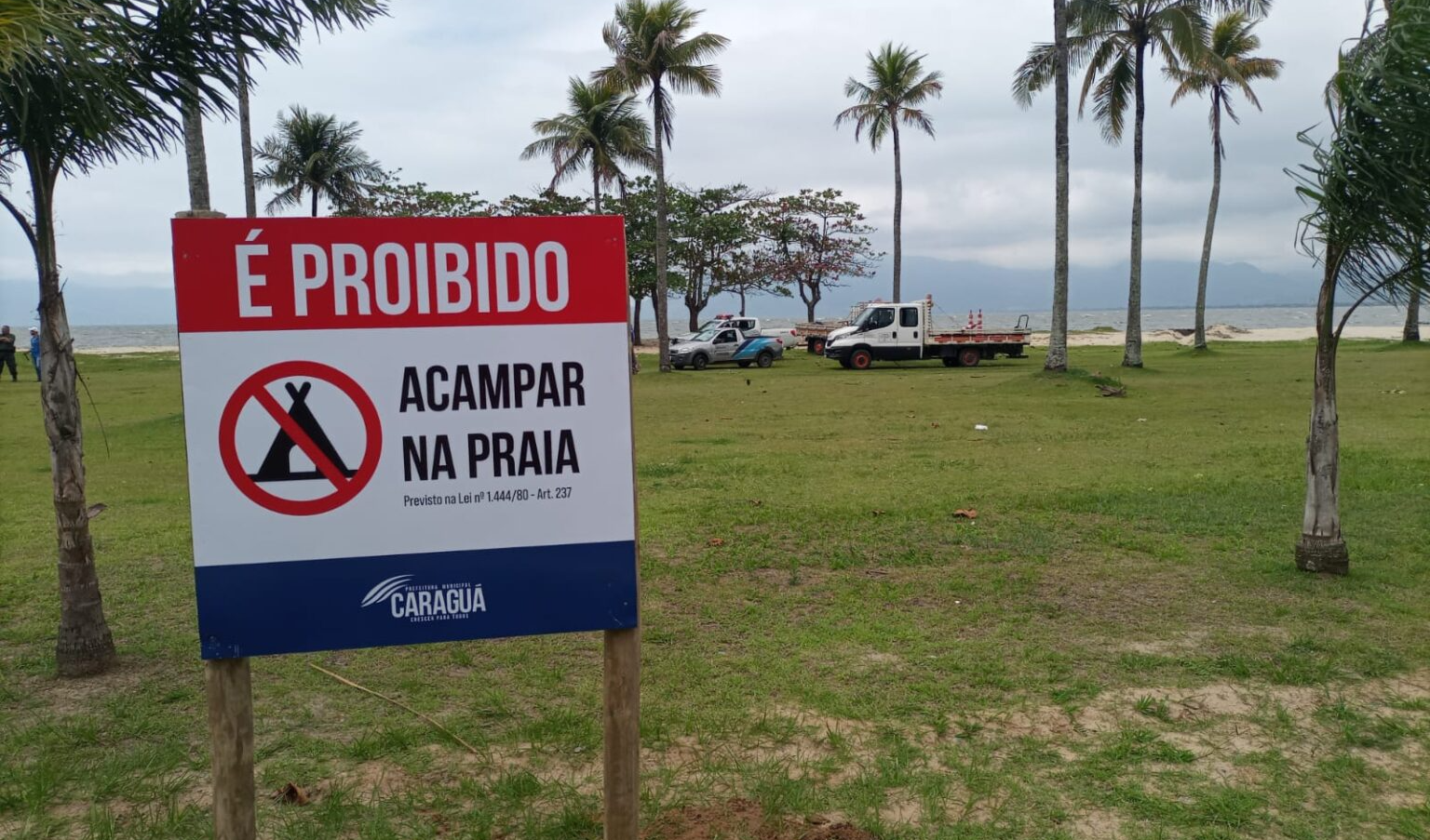 Placa instalada na orla da Praia do Centro Divulgação/ PMC