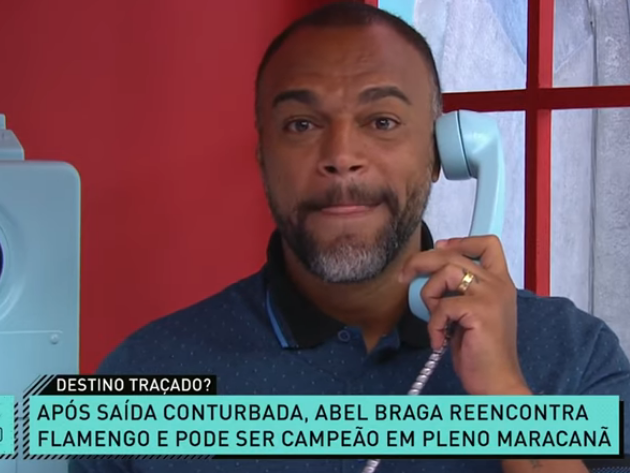 Comentarista foi ao orelhão do Jogo Aberto “conversar” com treinador rubro-negro Reprodução 