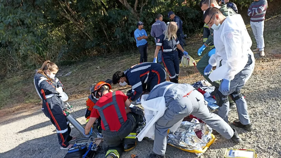 Ela teve a perna fraturada Corpo de Bombeiros