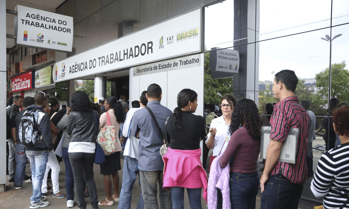 Fila de Emprego Foto: Agência Brasil