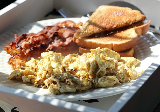 Ovos com bacon é escolha perfeita para um brunch no fim de semana  PixaBay
