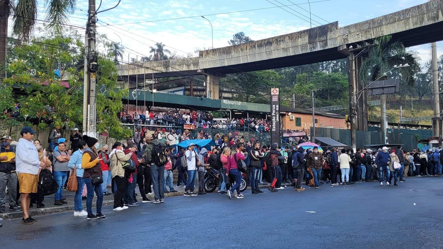  Curto-circuito interrompe circulação dos trens da linha 7-Rubi da CPTM Foto: Divulgação/ Redes sociais 