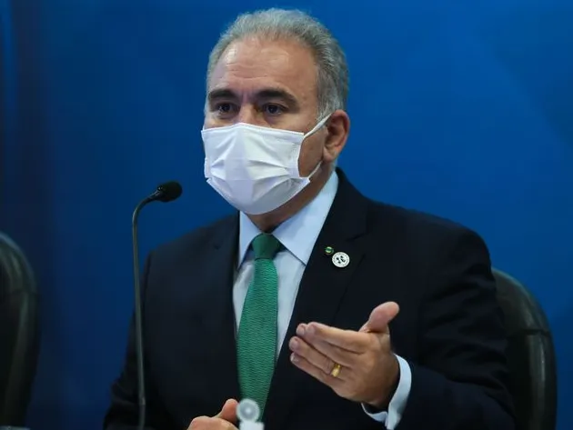 Ministro Marcelo Queiroga anuncia terceira dose de vacinas contra a Covid-19