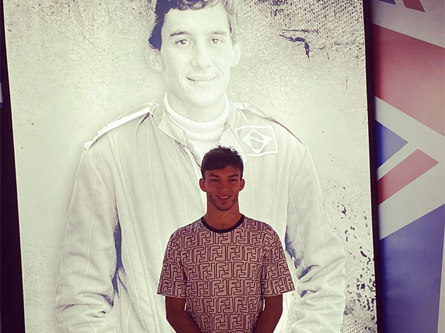 F1: Pierre Gasly vai à exposição sobre Ayrton Senna em São Paulo
