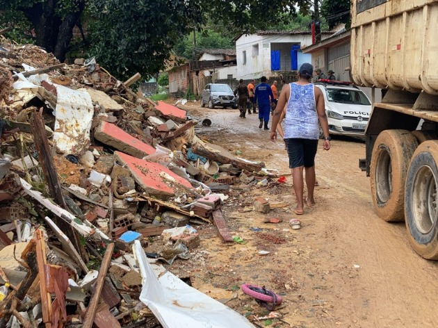 Chuva atrapalha buscas em Pernambuco; 106 morreram e 10 seguem desaparecidos