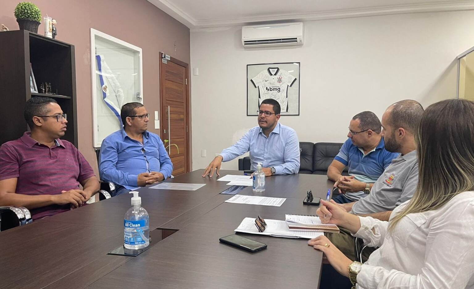 Prefeito de Caraguatatuba e sindicato durante reunião  Marielle Fernandes/PMC