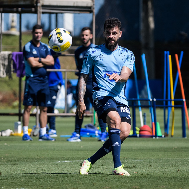 Fernando Canesin volta a treinar e estará à disposição de Pezzolano contra o Remo  Gustavo Aleixo/Cruzeiro