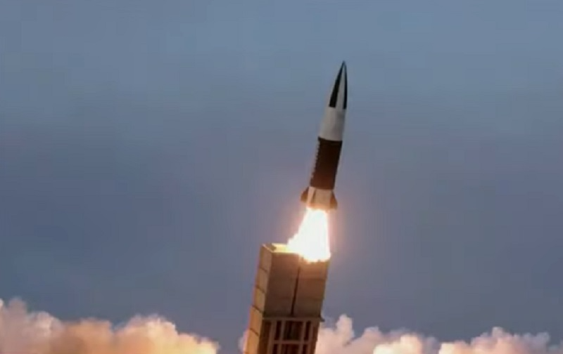 Coreia do Norte faz teste militar com lançamento de dois mísseis