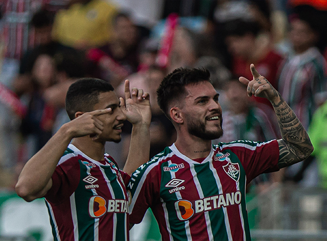 Fluminense marca no fim e vence Flamengo em clássico de muita confusão -  06/02/2022 - UOL Esporte