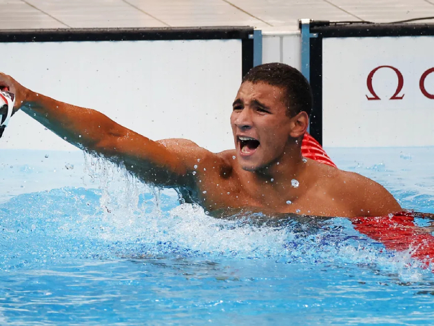 Ahmed Hafnaoui nadou a final na raia oito e desbancou os favoritos