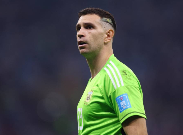 Goleiro da Argentina aparece de cabelo pintado com cores da bandeira