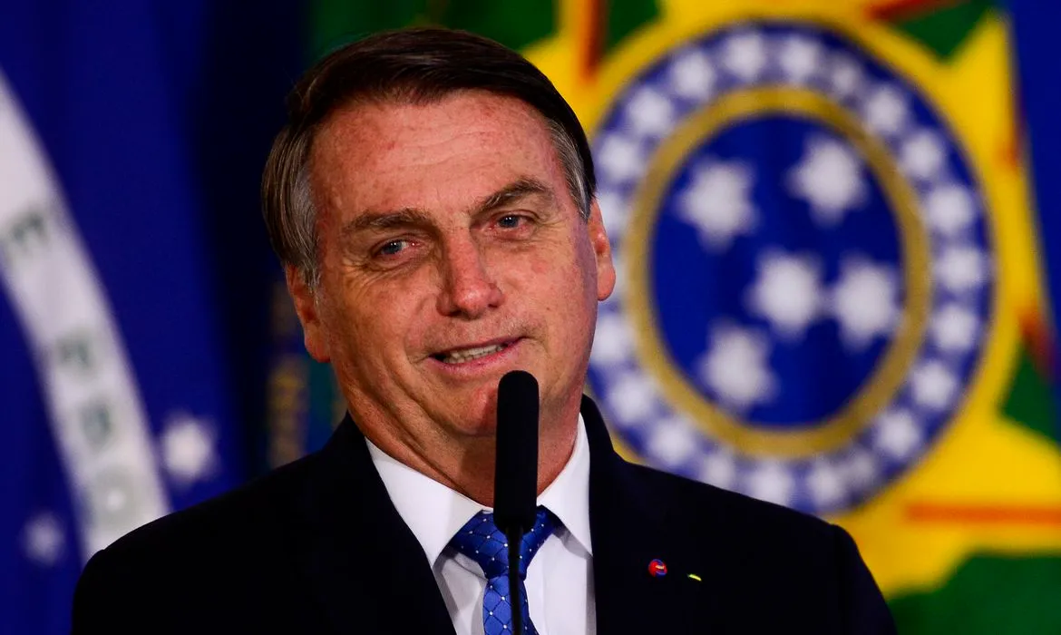 Bolsonaro vai ao Planalto pela primeira vez em 20 dias