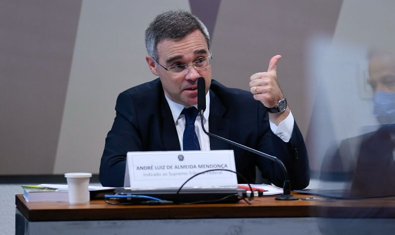André Mendonça defende Estado laico e imparcialidade em sabatina no Senado