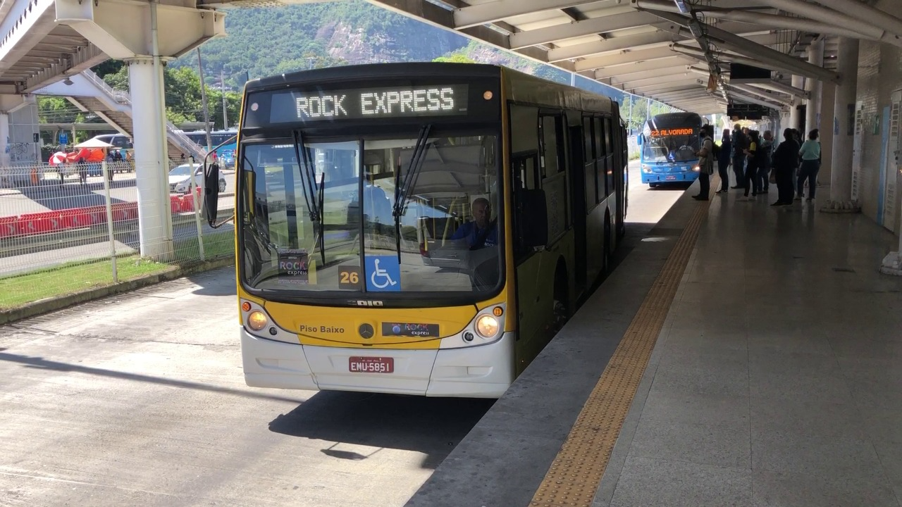 Passageiros do BRT que dependem do Terminal Jardim Oceânico enfrentam problemas Gabriela Souza