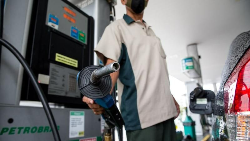 Senado discute em fevereiro o projeto que tenta barrar o preço dos combustíveis