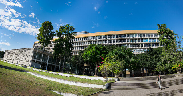 UFRJ inicia pesquisa sobre nuvem na ilha mais alta de Arraial do Cabo UFRJ