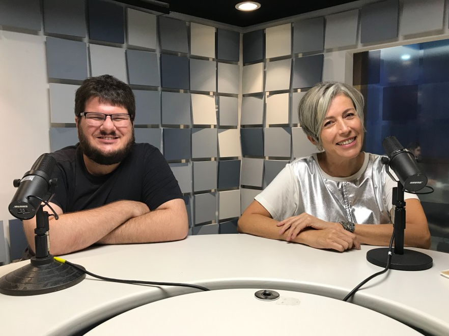 Danilo Gobatto entrevista Regina Bittar no programa Antenados Divulgação/Rádio Bandeirantes