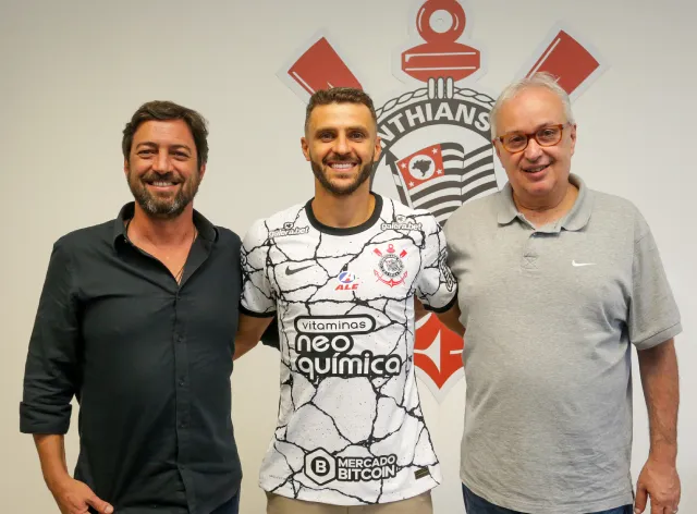 Ponte Preta anuncia a contratação do meia Wesley, ex-Santos, São Paulo e  Palmeiras