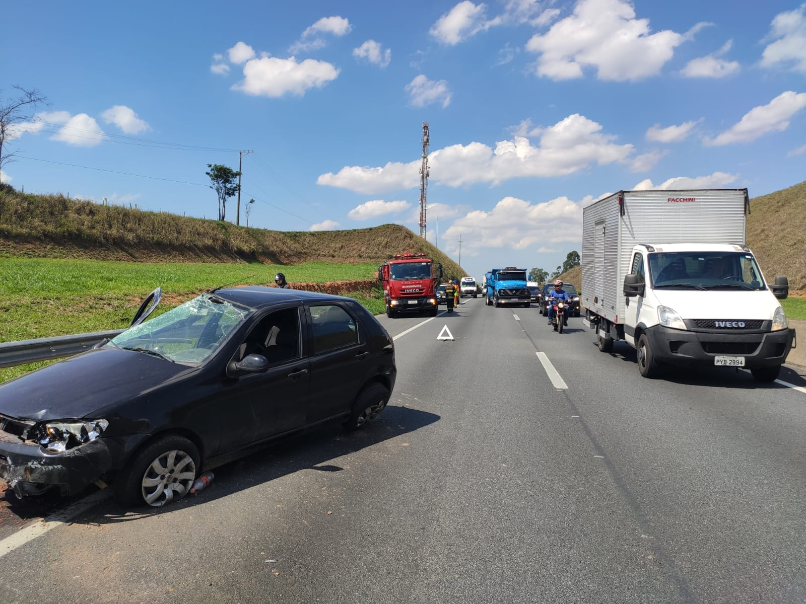 Acidente causa lentidão na Via Dutra, no trecho de Caçapava Divulgação/PRF