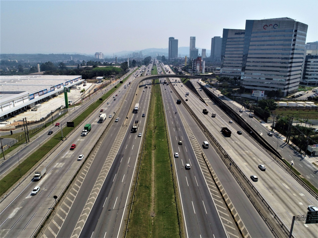 Concessionárias orientam os motoristas a evitarem os horários de fluxo Divulgação