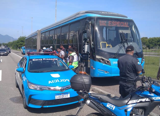 BRT furtado por motorista, parado pela PM Divulgação/Segurança Presente
