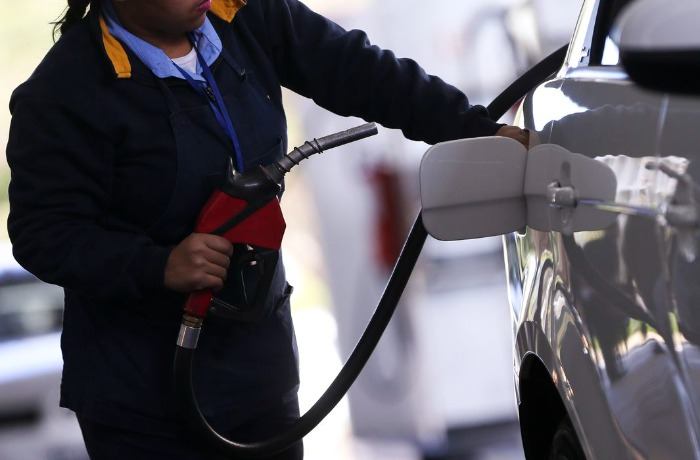 Houve um aumento de 46,5% no preço médio da gasolina comum ao longo do ano passado
