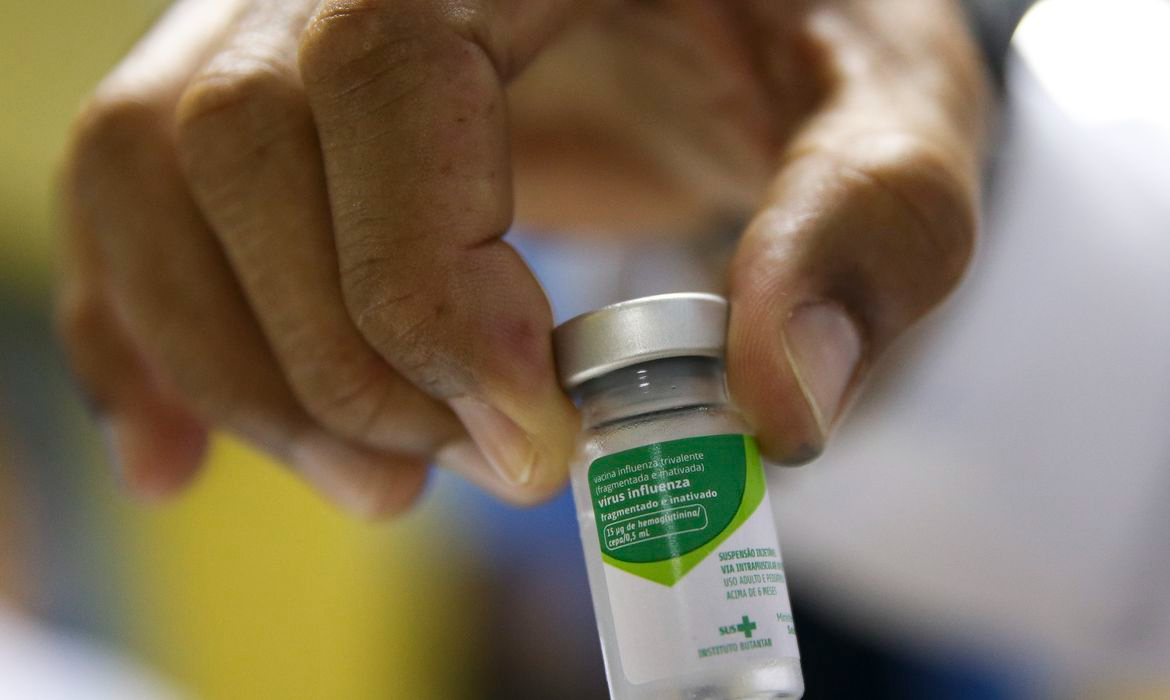 Rio encerra vacinação contra gripe por falta de doses