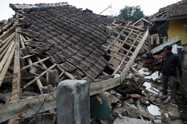 Sobe para 268 número de mortos em terremoto na Indonésia