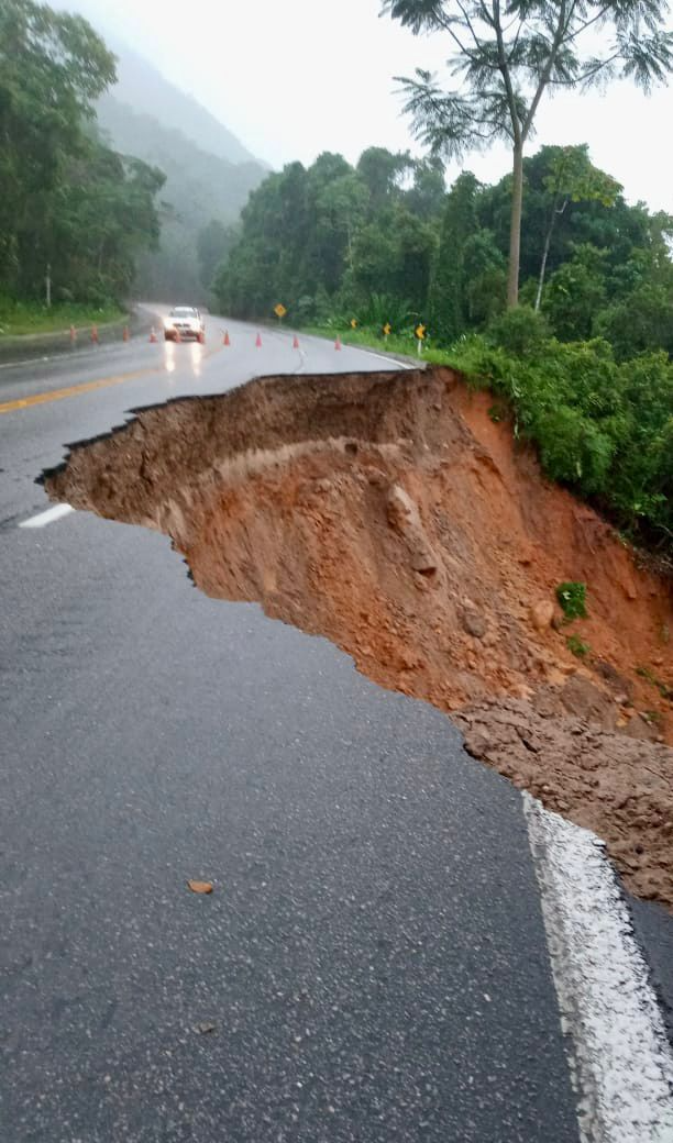 Rio-Santos é totalmente interdita no km 34 Divulgação Defesa Civil