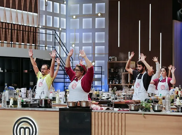 Masterchef estreia com receitas erradas. Relembre galã que fez o mesmo!