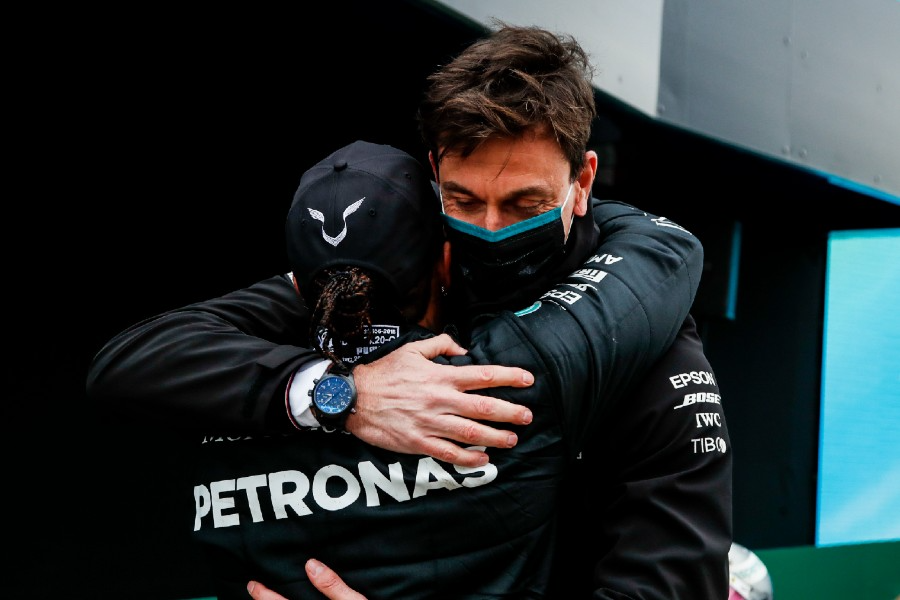 Toto Wolff destaca apoio de Hamilton por reação da Mercedes: 'O mais otimista'