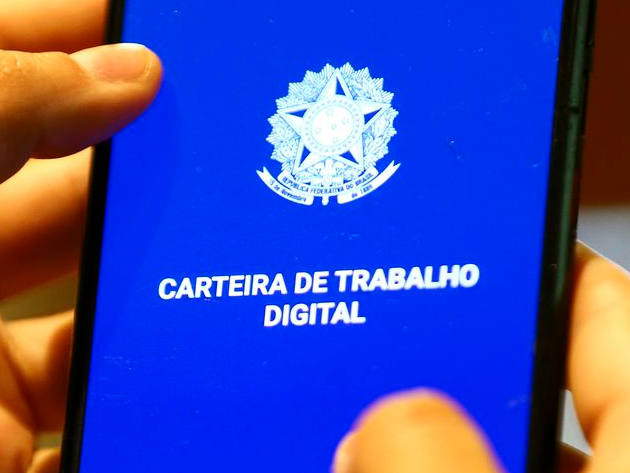 Taxa de desemprego caiu para 13,7% no trimestre fechado em julho Foto: Marcelo Camargo/Agência Brasil