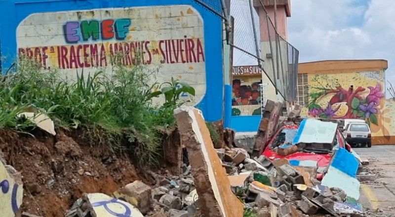 Chuva derruba muro de escola e atinge carros; aulas são suspensas Reprodução/ Boa Tarde São Paulo